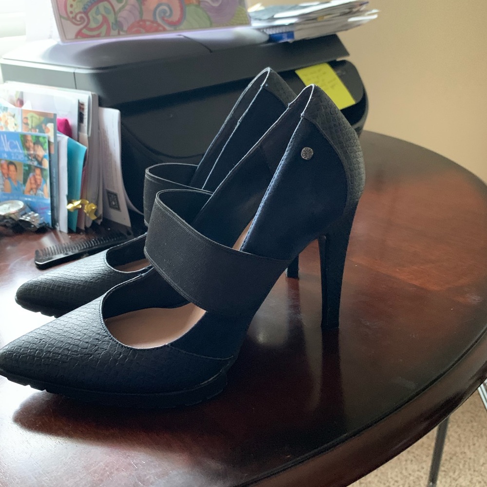 Vera Wang 3 1/2 inch heels